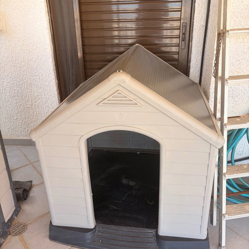 Dog House Large Plastic like new