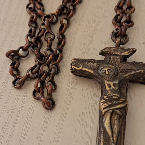 Cross pendant with octagonal chain, Artekko