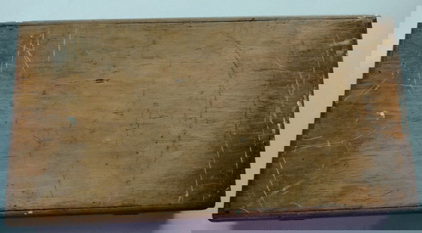 Παλιό τάβλι, μάλλον πριν το 50΄. Είναι πλήρες.