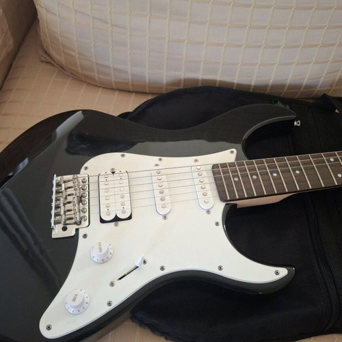 Yamaha EG-112 electric guitar like new with Laney Hardcore max amplifier and case