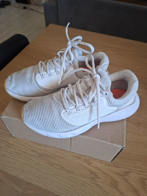 Under Armour athletic shoes size 37.5, white beige