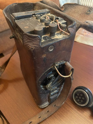 Signal Corps U.S. Army Field Telephone EE-8-B used, collectible