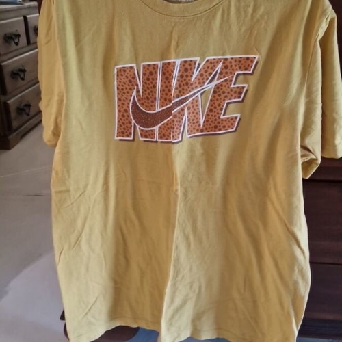 Nike t-shirt like new mustard color with animal print