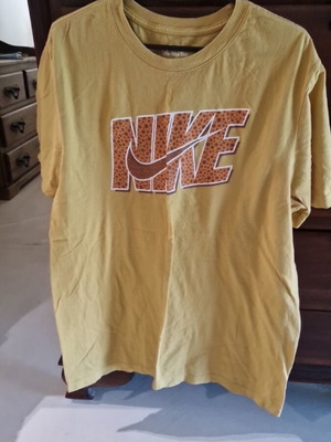 Nike t-shirt like new mustard color with animal print