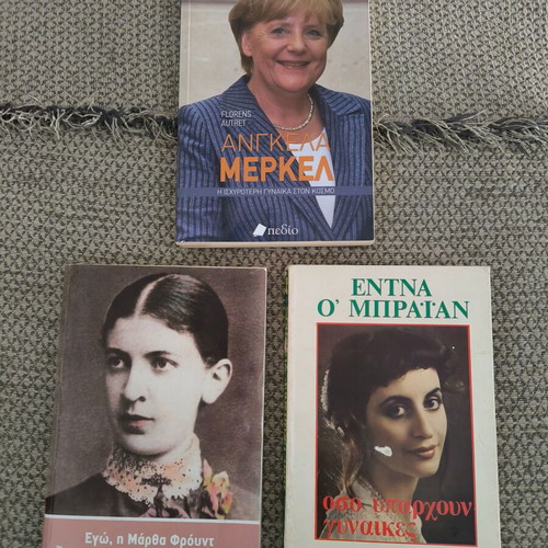 Various books like new, pack of 3