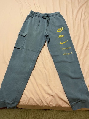 Αθλητικό παντελόνι Nike γκρι, σαν καινούργιο, για 14 ετών