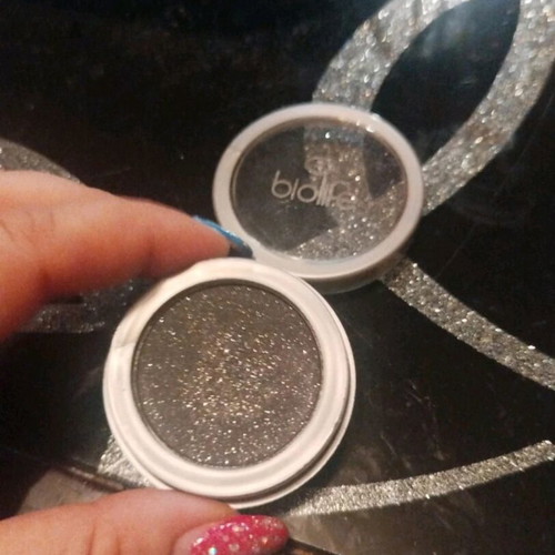 Biolife eyeshadow new, black iridescent