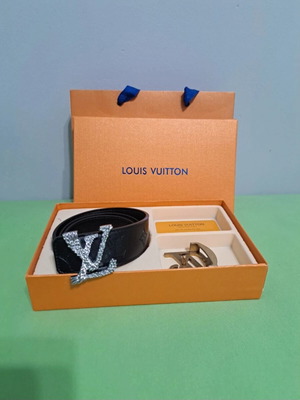 Ζώνη Louis Vuitton δερμάτινη σαν καινούργιο, μαύρη, ρυθμιζόμενες πόρπες, 105cm