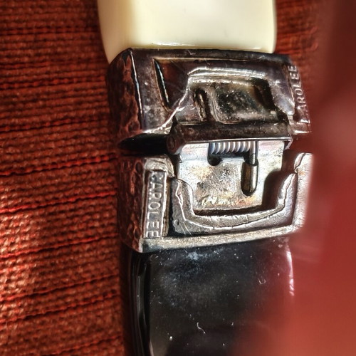 Vintage Bangle Carolee like new, resin clamper bracelet