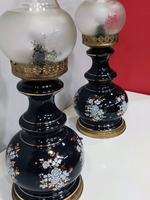 Set of 2 handmade table lamps like new with led bulbs
