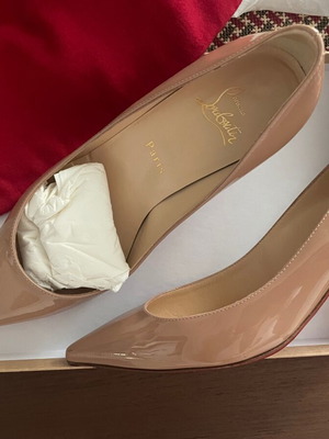 Louboutin nude pumps size 37.5 like new