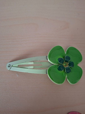 Hair clip shamrock shaped like new, green