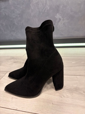 Women's black boots like new, size 37