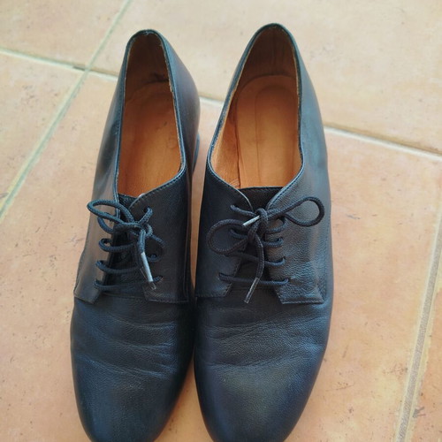 Women's leather shoes black pumps like new, size 40