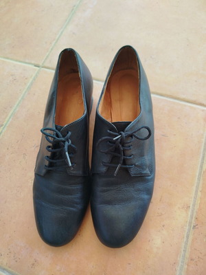 Women's leather shoes black pumps like new, size 40