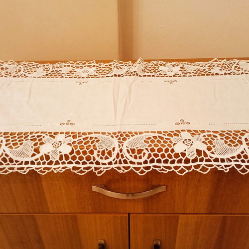 Embroidered table linens set of 14 pieces white, new