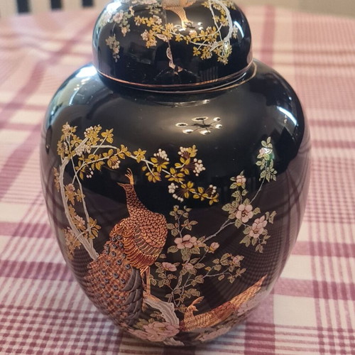 Vintage Japanese Porcelain Ginger Jar Satsuma Style like new