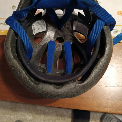 Force kids helmet like new, size 48-54cm with chin strap and stabilizing button