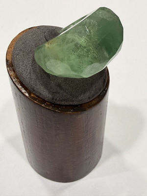 Ring with solid green fluorite, new