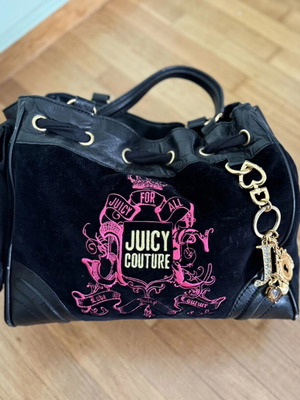 Τσάντα Juicy Couture ώμου καινούργια, μαύρη με ροζ λογότυπο και charms