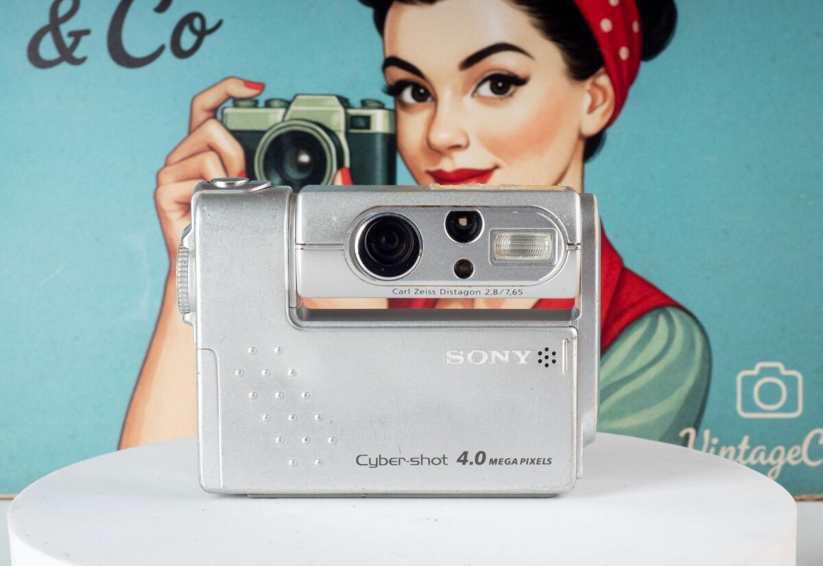 Sony Cyber-shot DSC-F77A digital camera… - € 225,00 - Vendora.cy