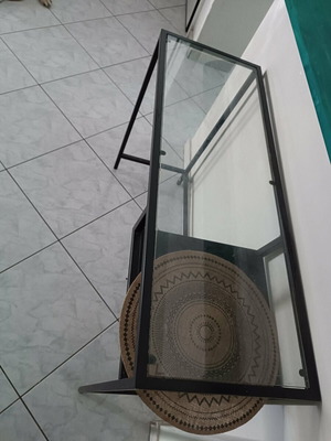 Τραπέζι μεταχειρισμένο μαύρο σιδερένιο με γυάλινη επιφάνεια