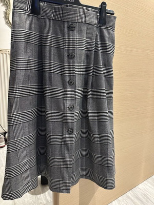 Marks & Spencer checked office look skirt like new, white and grey, size L