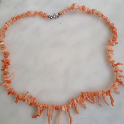 Necklace with natural small coral branches, 40 cm