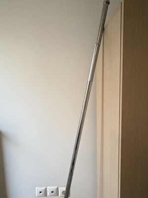 Μπάρα γυμναστικής για βάρη 15 kg ελαφρώς χρησιμοποιημένη