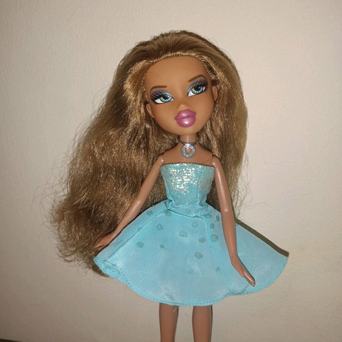 Bratz Hollywood 2004 used doll with original dress and shoes