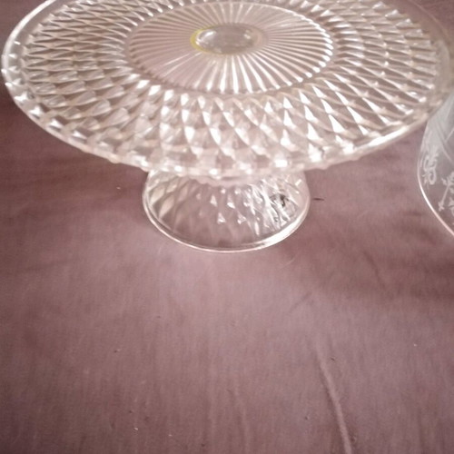 Vintage crystal cake stand with stem base like new