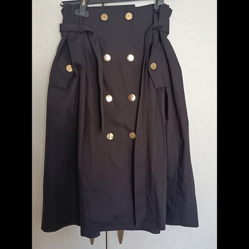 Skirt with gold buttons and belt like new, black and gold