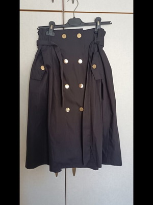 Skirt with gold buttons and belt like new, black and gold