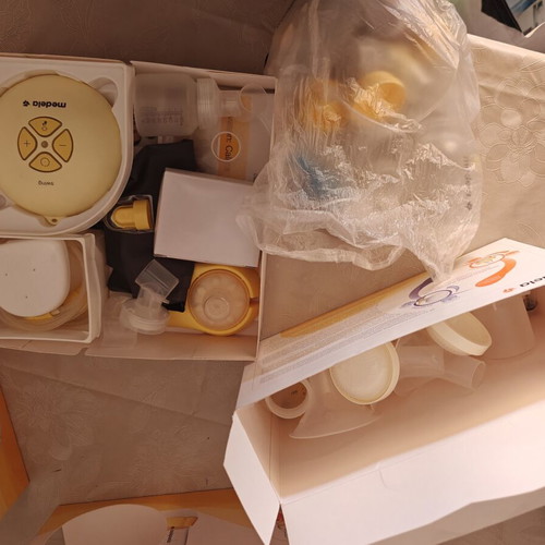 Medela Swing and Symphony electric breast pump with Chicco glass bottle