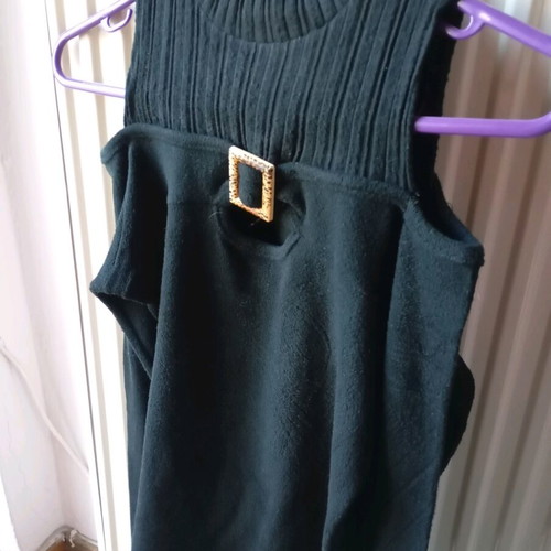 Freestyle blouse black with cut-out shoulder like new