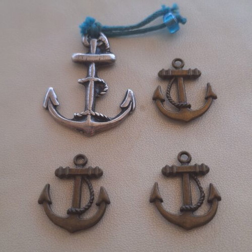 Set of 4 anchor charms for crafts