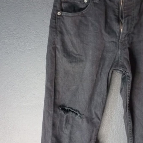 Levi Strauss & Co black jean with rips, size S, like new