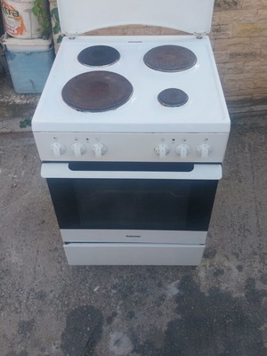 ESKIMO electric stove with 4 burners and oven, white