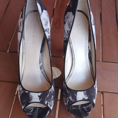Nine West Floral Peep Toe Heels Size 38 Like New