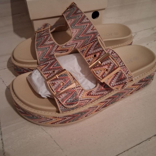 Joia women's sandals size 39, like new