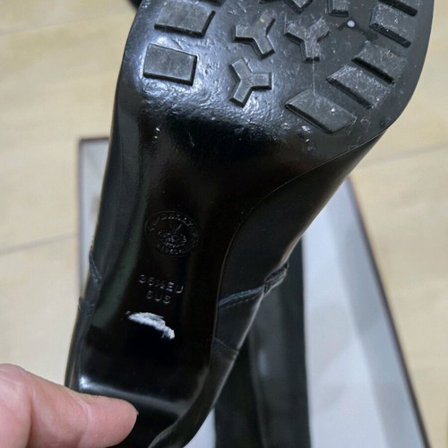 Bally black leather boots like new, 8cm heel