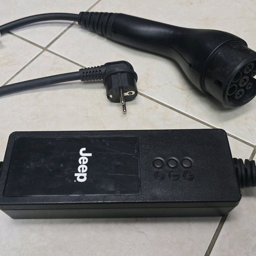 Portable home charger for electric and plug-in vehicles 5m used