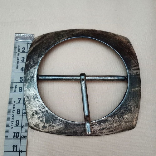 Vintage metal belt buckle like new, adjustable, black