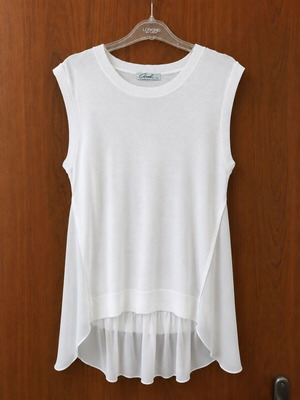 Axel white sleeveless blouse like new with asymmetric hem