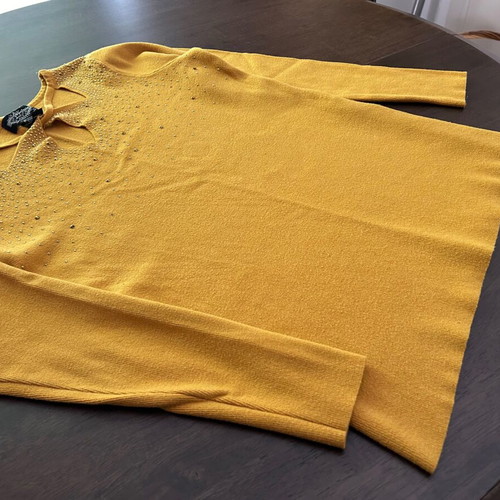 Women's blouse size M mustard color like new