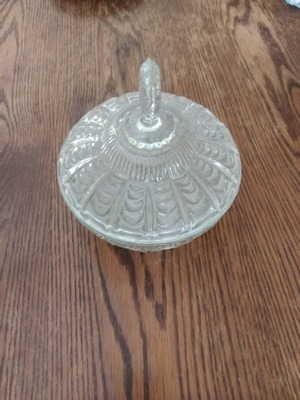 Glass bowl with lid like new