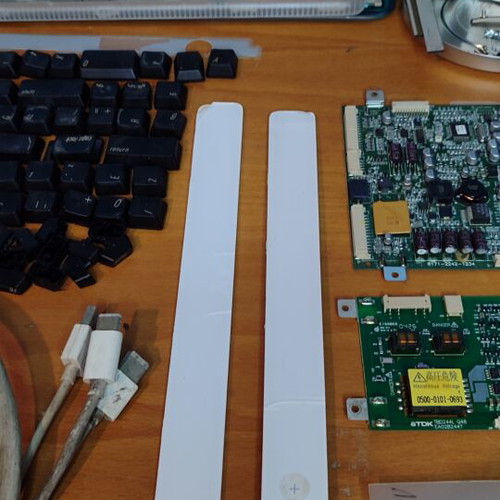 Apple Macintosh components used, including Cinema Display and keyboard from 2004