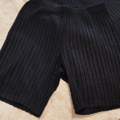 Casual rib knit set with short sleeve top and biker shorts, like new, black
