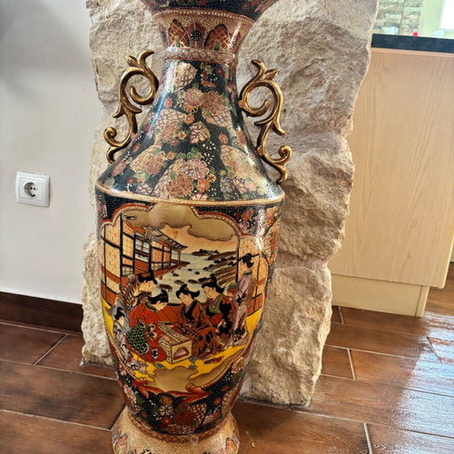 Satsuma Chinese vase used, vintage