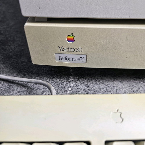 Apple computer used in very good condition